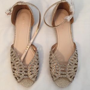 Golden sandals super cute 😍 new